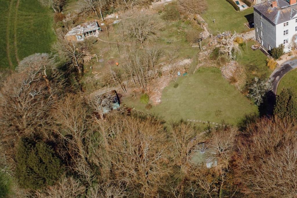 The Roundhouse - Unique Space Nestled In The Trees Begelly Exterior foto